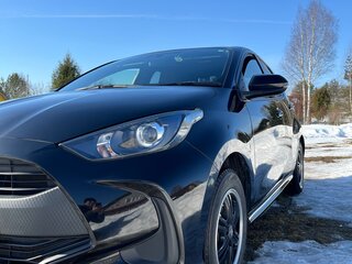 2021 Toyota Yaris IV, чёрный, 1200000 рублей, вид 1