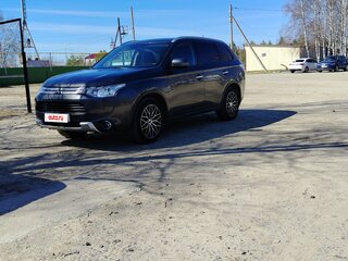 2014 Mitsubishi Outlander III Рестайлинг, серый, 1300000 рублей, вид 2