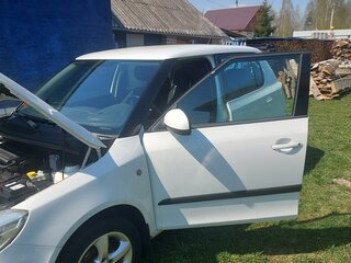 2011 Skoda Fabia II Рестайлинг, белый, 500000 рублей, вид 4