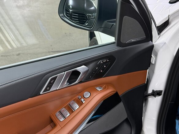 2025 BMW X7 40i I (G07) Рестайлинг, белый - вид 12