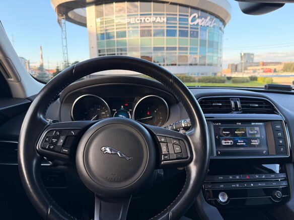 2017 Jaguar F-Pace I, чёрный, 2395000 рублей - вид 12