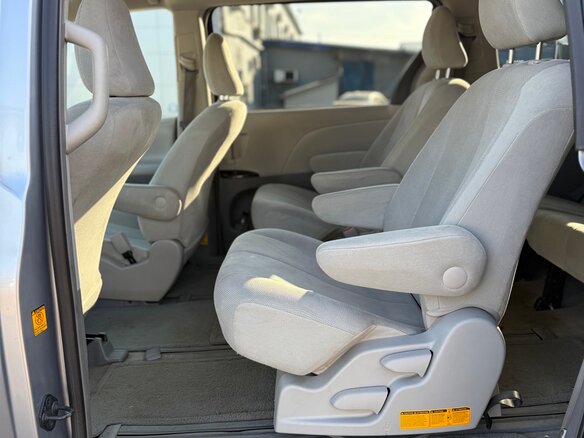 2012 Toyota Sienna III, серый, 1999999 рублей - вид 27
