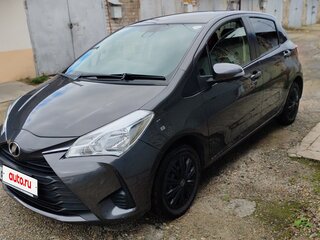 2017 Toyota Vitz III (XP130) Рестайлинг, серый, 750000 рублей, вид 3