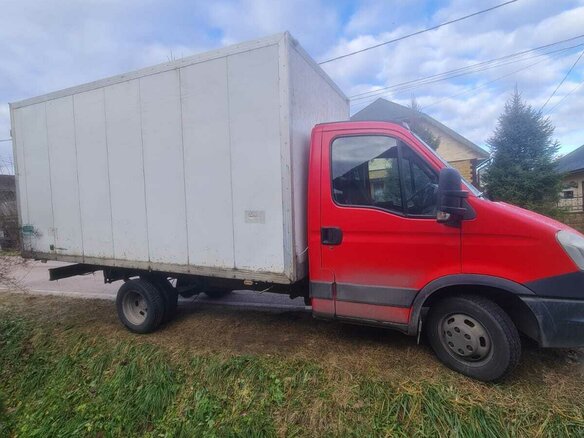 2015 Iveco Daily, красный, 1550000 рублей - вид 2