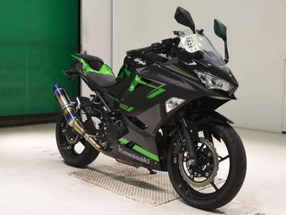 2023 Kawasaki Ninja 400, чёрный, 797000 рублей, вид 3