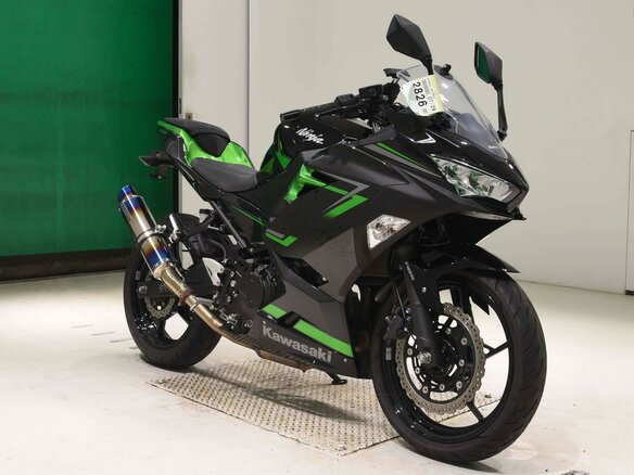 2023 Kawasaki Ninja 400, чёрный, 797000 рублей - вид 2