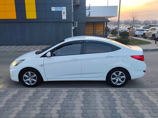 2011 Hyundai Solaris I, белый, 800000 рублей, вид 2
