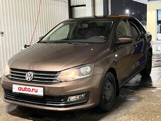 2017 Volkswagen Polo V Рестайлинг, коричневый, 625000 рублей, вид 3