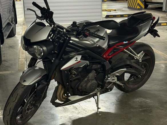 2018 Triumph Street Triple, серебристый, 850000 рублей - вид 3