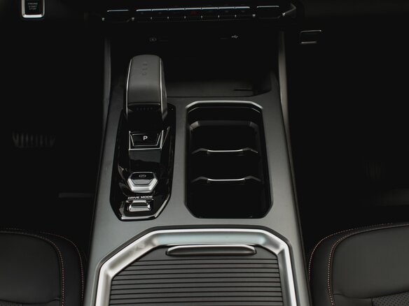 2026 Geely Okavango I Рестайлинг, белый, 3870900 рублей - вид 17