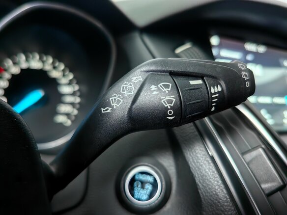 2017 Ford Focus III Рестайлинг, красный, 849000 рублей - вид 14