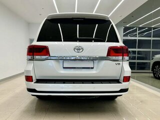 2019 Toyota Land Cruiser 200 Series Рестайлинг 2, белый, 7500000 рублей, вид 4