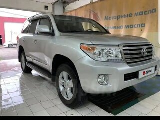 2015 Toyota Land Cruiser 200 Series Рестайлинг 1, серебристый, 6000000 рублей, вид 1