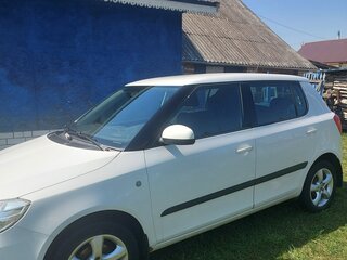 2011 Skoda Fabia II Рестайлинг, белый, 500000 рублей, вид 3