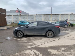 2021 Kia Rio IV Рестайлинг, чёрный, 1770000 рублей, вид 4
