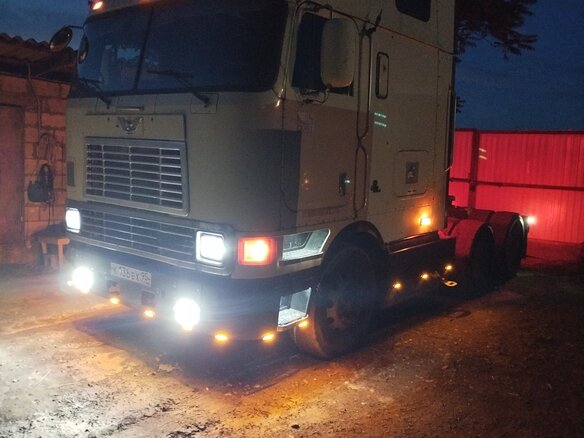 1998 International 9000 Series, жёлтый, 700000 рублей - вид 11
