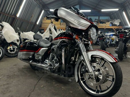 2018 Harley-Davidson Street Glide, серебристый, 1740000 рублей, вид 1