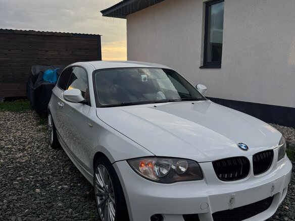 2011 BMW 1 серии 116i I (E81/E82/E87/E88) Рестайлинг, белый, 835000 рублей - вид 3