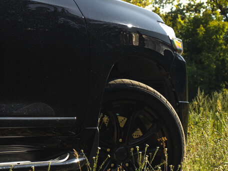 2015 Toyota Land Cruiser 200 Series Рестайлинг 2, чёрный, 4999000 рублей, вид 4