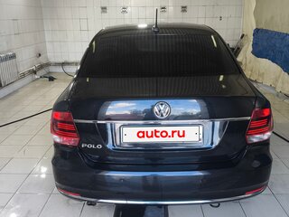 2017 Volkswagen Polo V Рестайлинг, чёрный, 900000 рублей, вид 3