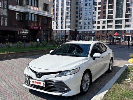 2018 Toyota Camry VIII (XV70), белый, 2870000 рублей, вид 1