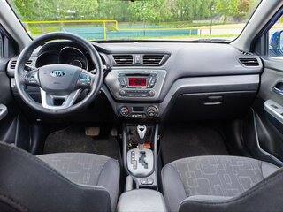 2013 Kia Rio 4-speed III, синий, 870000 рублей, вид 4