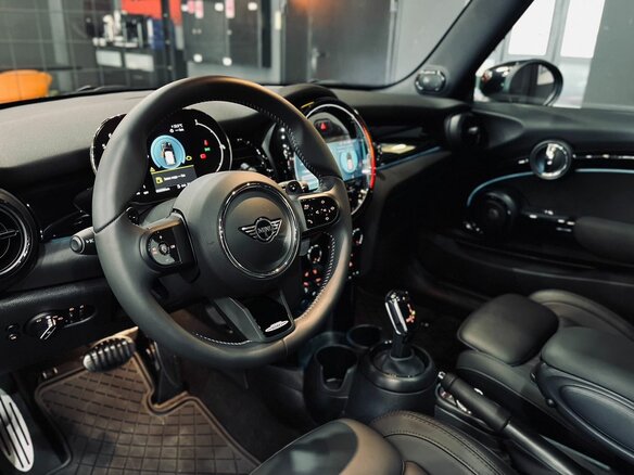 2023 Mini Hatch Cooper S III (F55/F56) Рестайлинг 2, чёрный - вид 9