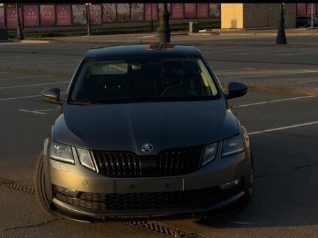 2018 Skoda Octavia III (A7) Рестайлинг, серый, 1999000 рублей, вид 2