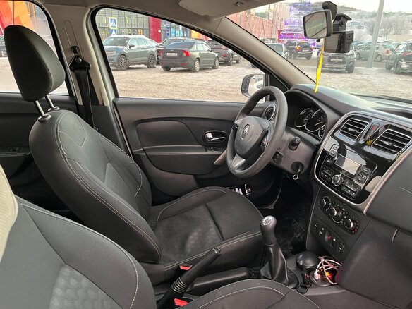 2017 Renault Logan II, белый, 450000 рублей - вид 5