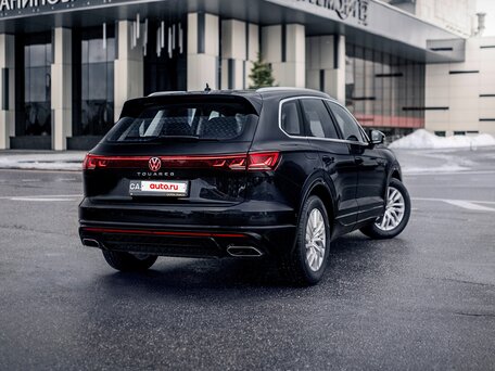 2025 Volkswagen Touareg III Рестайлинг, чёрный, 8190000 рублей, вид 3