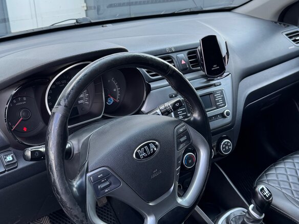 2016 Kia Rio III Рестайлинг, серебристый, 900000 рублей - вид 3
