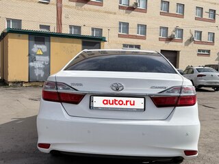 2015 Toyota Camry VII (XV50) Рестайлинг, белый, 1810000 рублей, вид 4