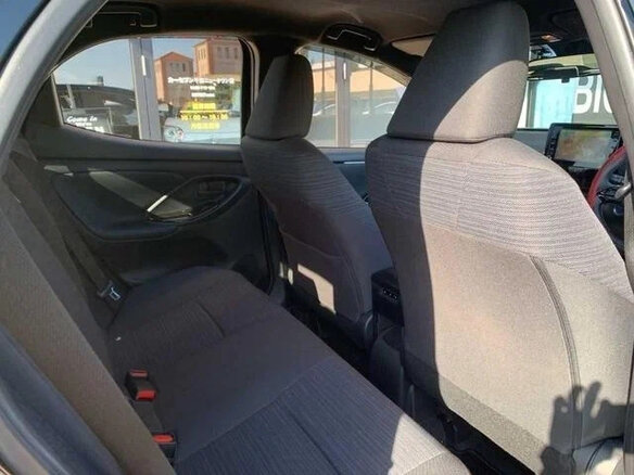 2022 Toyota Yaris IV, чёрный, 959027 рублей - вид 18