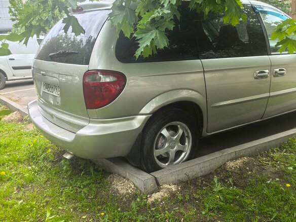 2001 Chrysler Voyager IV, серебристый, 320000 рублей - вид 3