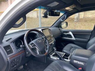 2018 Toyota Land Cruiser 200 Series Рестайлинг 2, белый, 6900000 рублей, вид 5