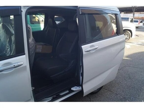2023 Honda Freed II Рестайлинг, белый, 1469700 рублей - вид 15