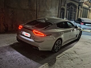2017 Kia Stinger I, серебристый, 1500000 рублей, вид 2