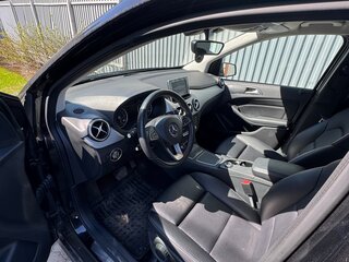 2018 Mercedes-Benz B-Класс 180 II (W246) Рестайлинг, чёрный, 1800000 рублей, вид 4