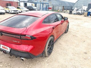 2024 Changan UNI-V I, красный, 2335000 рублей, вид 2