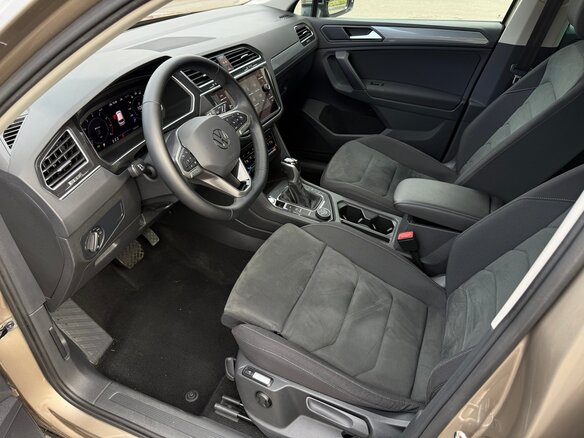 2021 Volkswagen Tiguan II Рестайлинг, коричневый, 2990000 рублей - вид 17