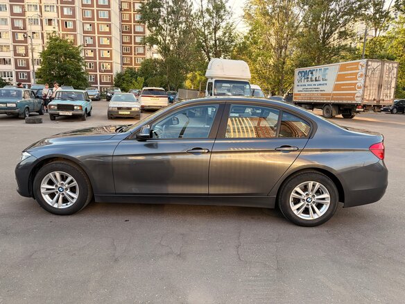 2018 BMW 3 серии 318i VI (F3x) Рестайлинг, серебристый, 1600000 рублей - вид 4