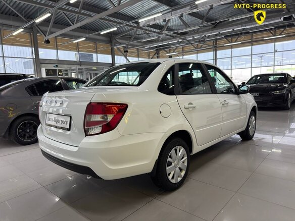 2025 Lada (ВАЗ) Granta I Рестайлинг, серебристый, 1060000 рублей - вид 4