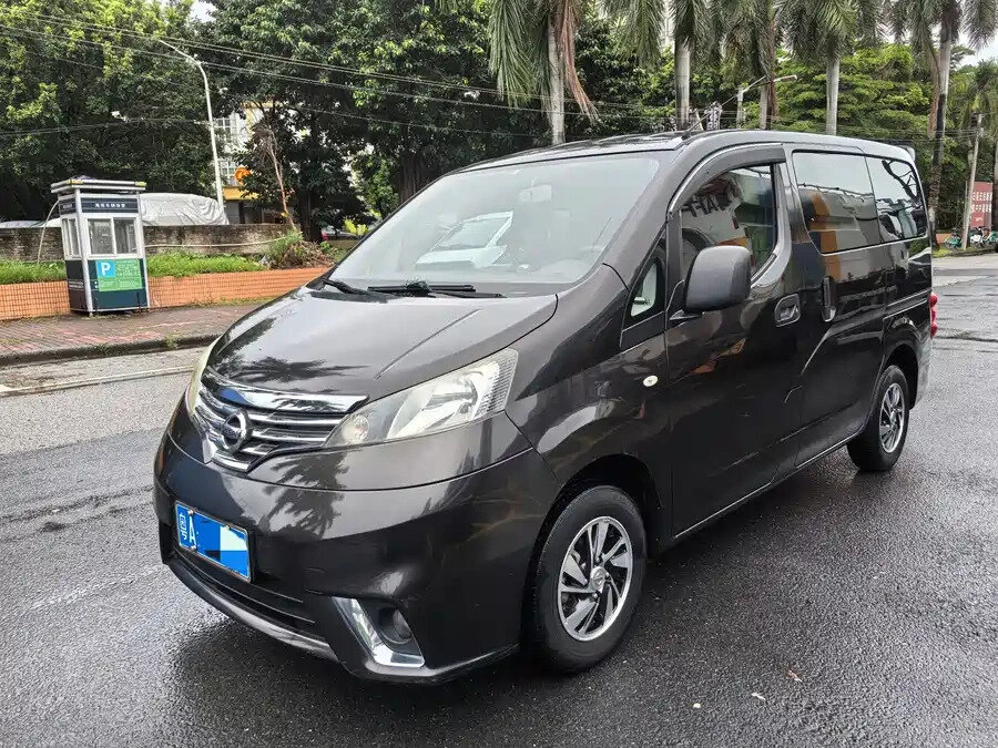 Открыть фотографии: Nissan NV200