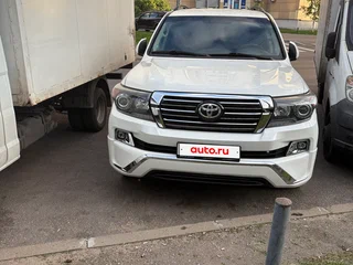 2013 Toyota Land Cruiser 200 Series Рестайлинг 1, белый, 3000000 рублей, вид 3