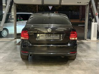2015 Volkswagen Polo V Рестайлинг, чёрный, 819000 рублей, вид 4