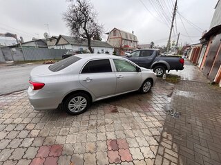 2012 Toyota Corolla X (E140, E150) Рестайлинг, серебристый, 1400000 рублей, вид 3