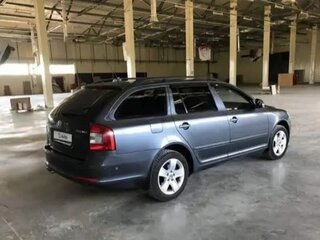 2010 Skoda Octavia II (A5) Рестайлинг, серый, 930000 рублей, вид 1