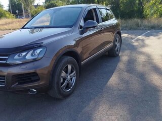 2010 Volkswagen Touareg II, коричневый, 1350000 рублей, вид 1