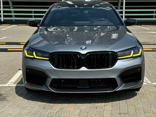 2022 BMW 5 серии 540i xDrive VII (G30/G31/G38) Рестайлинг, серый, 7350000 рублей, вид 1