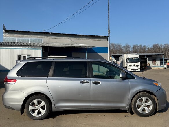 2012 Toyota Sienna III, серый, 1999999 рублей - вид 5